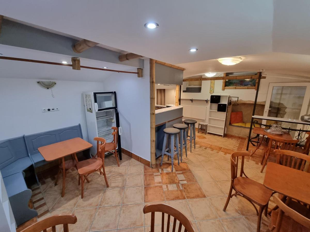 Centrum Wellness Hostel Ντέμπρετσεν Εξωτερικό φωτογραφία