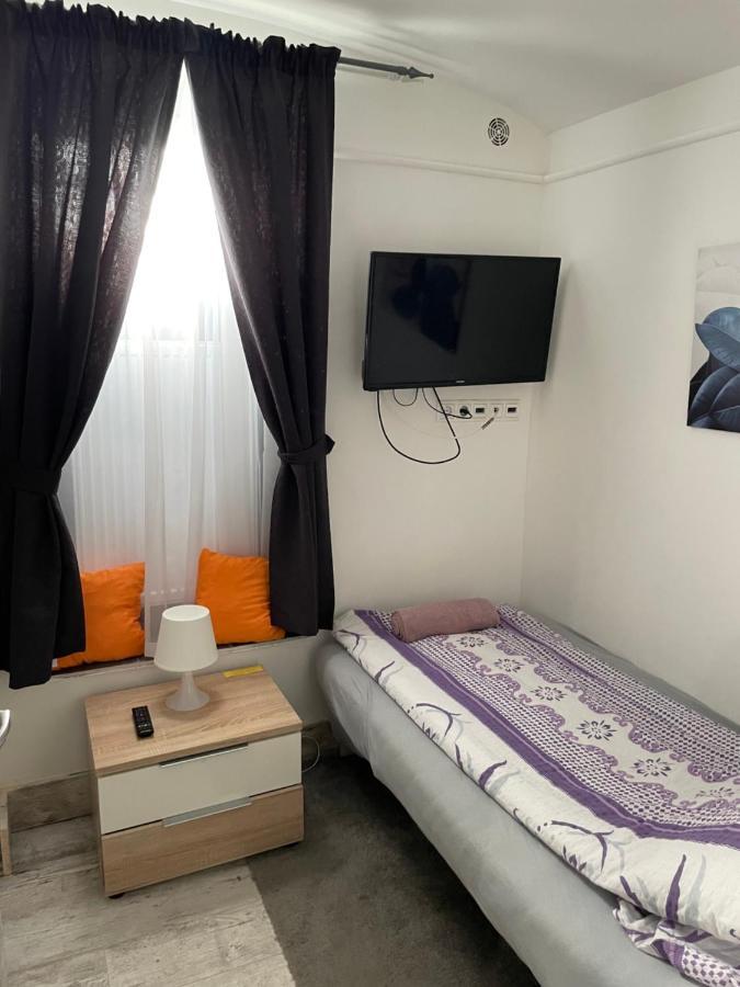Centrum Wellness Hostel Ντέμπρετσεν Εξωτερικό φωτογραφία